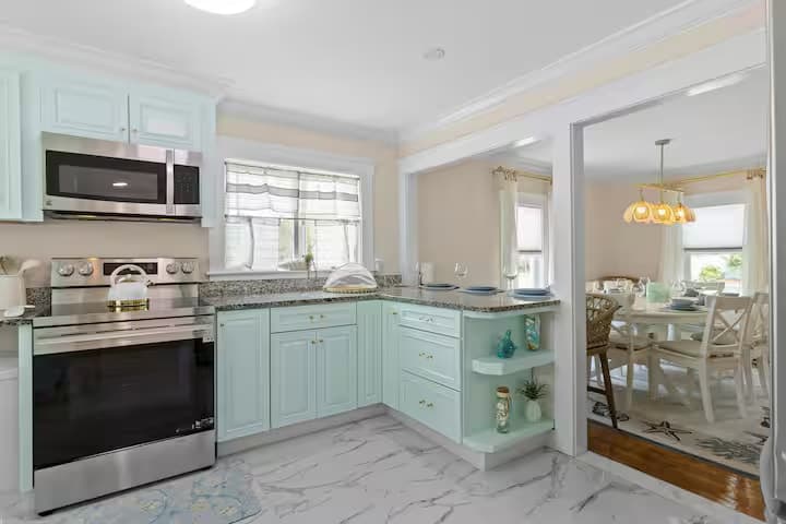 Kitchen with a granite peninsula open to the dining room